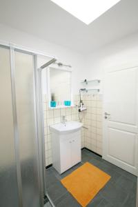 Koupelna v ubytování Ferienhaus Pelikanstr 129 Ostermann Bungalow 5
