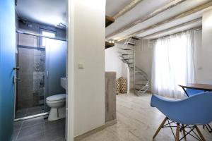A bathroom at Privée Santorini