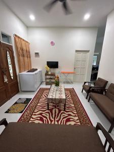 Gallery image of Teratak Cikgu Din in Marang