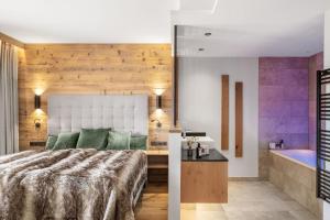 A bed or beds in a room at Lech Valley Lodge