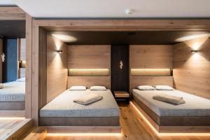 A bed or beds in a room at Lech Valley Lodge