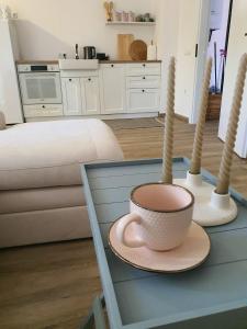 a table with a hat and two vases on it at Apartman SIMON-CENTAR in Nova Gradiška