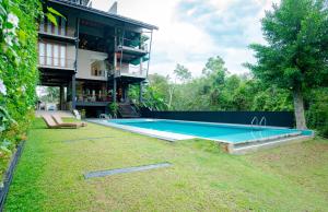 a swimming pool in the yard of a house at Kurokawa Kalutara in Kalutara