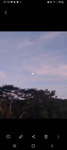 een foto van de horizon met de maan in de lucht bij Casa de Doña Horte in Catemaco