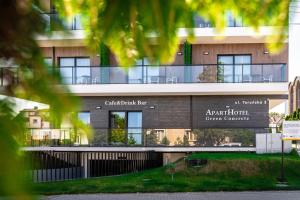 una vista externa del edificio de servicios generales Armutherford en Aparthotel Green Concrete - nowy, ekologiczny hotel w Świnoujściu, en Świnoujście