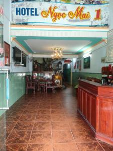 a restaurant with a hotel mgro max istg at Ngoc Mai 1 Hotel in Can Tho