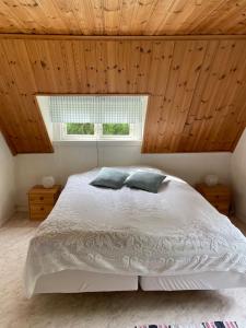 Säng eller sängar i ett rum på Torp ved Mårbacka (Helt hus til leie) Östra Ämtervik/ Sunne