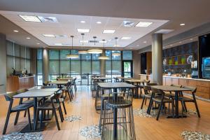 a restaurant with tables and chairs and a bar at Springhill Suites by Marriott Anaheim Maingate in Anaheim