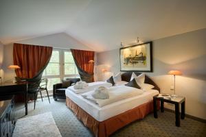 Postel nebo postele na pokoji v ubytování Hotel Lechnerhof Unterföhring