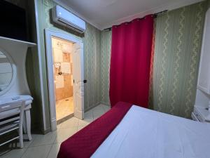 A bed or beds in a room at Hotel Tiffany