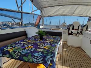a bed on the back of a boat with a bedsheet at Hébergement Yacht in Cogolin