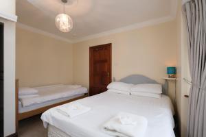 Ένα ή περισσότερα κρεβάτια σε δωμάτιο στο Four Seasons B&B