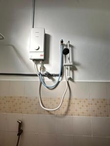 Ένα μπάνιο στο Jiaxin Dormitory-Setia Indah 家馨青年旅宿