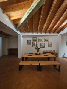 a large room with a wooden table and chairs at CRISTOL 12 in Gargnano