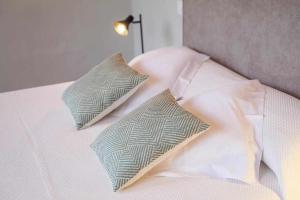 Un pat sau paturi într-o cameră la Hotel Taray en Órgiva