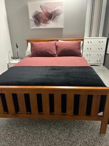 Postel nebo postele na pokoji v ubytování Clermont Guest House - Pet friendly