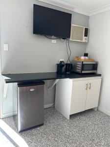 a desk with a television on top of it at Clermont Guest House - Pet friendly in Clermont