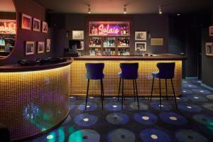 Lounge alebo bar v ubytovaní Hotel Mongibello Ibiza