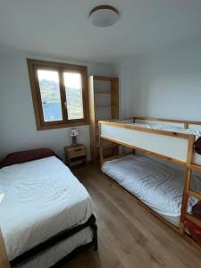 Postel nebo postele na pokoji v ubytování Apartamento con vistas en Formigal
