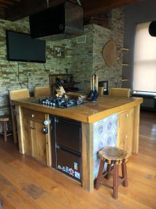 Nhà bếp/bếp nhỏ tại Záhradný domček