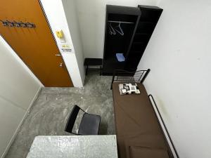 Televiisor ja/või meelelahutuskeskus majutusasutuses Jiaxin Dormitory - Puteri Wangsa 家馨旅舍