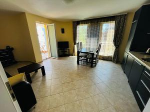 TV a/nebo společenská místnost v ubytování Lovely apartment with FREE parking Silver Springs