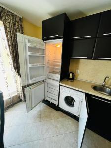 Kuchyň nebo kuchyňský kout v ubytování Lovely apartment with FREE parking Silver Springs