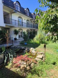 a house with a pond in front of it at Casa Kalu in Costinesti