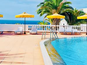 Swimmingpoolen hos eller tæt på Canaryislandshost l Frontline