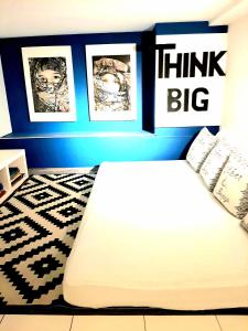 Cama ou camas em um quarto em Apartments House of Art
