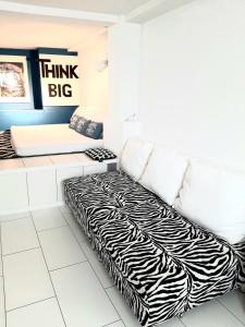 Cama ou camas em um quarto em Apartments House of Art