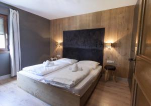 A bed or beds in a room at Appart Laijola
