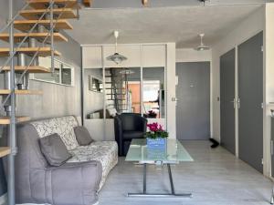 Χώρος καθιστικού στο JOLI ET SPACIEUX STUDIO AVEC GARAGE AU BORD DE MER +1 φωτογραφίες