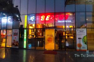 ノイダにあるBest Cozy Stay in Central Noida , Mall, Free WiFi, Parking, Private Apartment - The Taj Studiosのギャラリーの写真