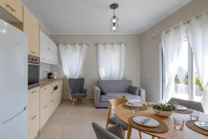 Kuchyň nebo kuchyňský kout v ubytování Maritina's Apartments amazing sea view