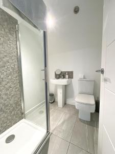 a bathroom with a shower and a toilet and a sink at 10min to City - FREE Parking - Private Studio - Contractor Friendly in Manchester