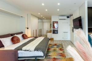 Ultracentral Studio: Explore the City in Style