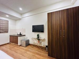 Gallery image of Amahi Inn I Signature Towers in Gurgaon +113 photos