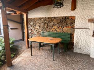 a green bench sitting next to a stone wall at Monteurzimmer Linz in Linz