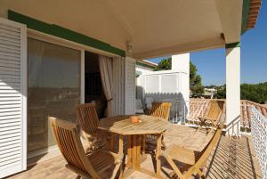 A balcony or terrace at Tulio 2 Bedroom Luxury Apartment located in Encosta Do Lago