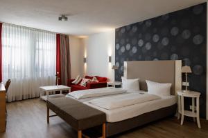 Postel nebo postele na pokoji v ubytování Flair Hotel zum Storchen