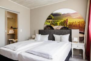 Postel nebo postele na pokoji v ubytování Flair Hotel zum Storchen