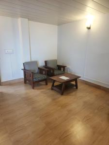 A seating area at Unit 5