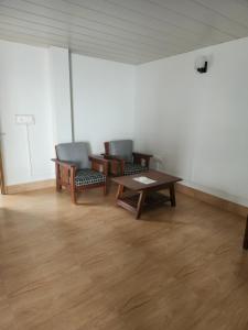 A seating area at Unit 5