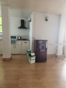 A kitchen or kitchenette at Unit 5