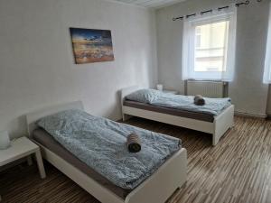 Fotografie z fotogalerie ubytování Ferienwohnung/Monteurunterkunft Leopolshall v destinaci Staßfurt + 4 fotografie