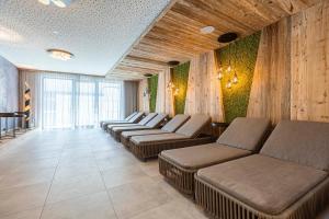 a waiting room with a row of brown chairs at Zillertal Suites Fügen by ALPS RESORTS in Fügen