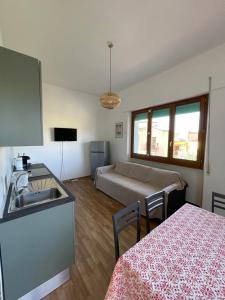A kitchen or kitchenette at Casa Azzurra
