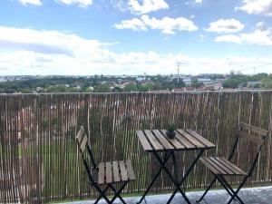 Photo de la galerie de l'établissement Thiais/Orly: grand F2 lumineux, à Thiais