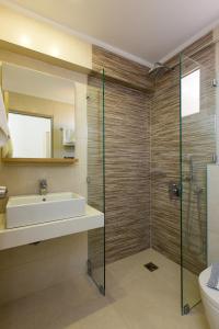 A bathroom at Trefon Hotel Apartments and Family Suites